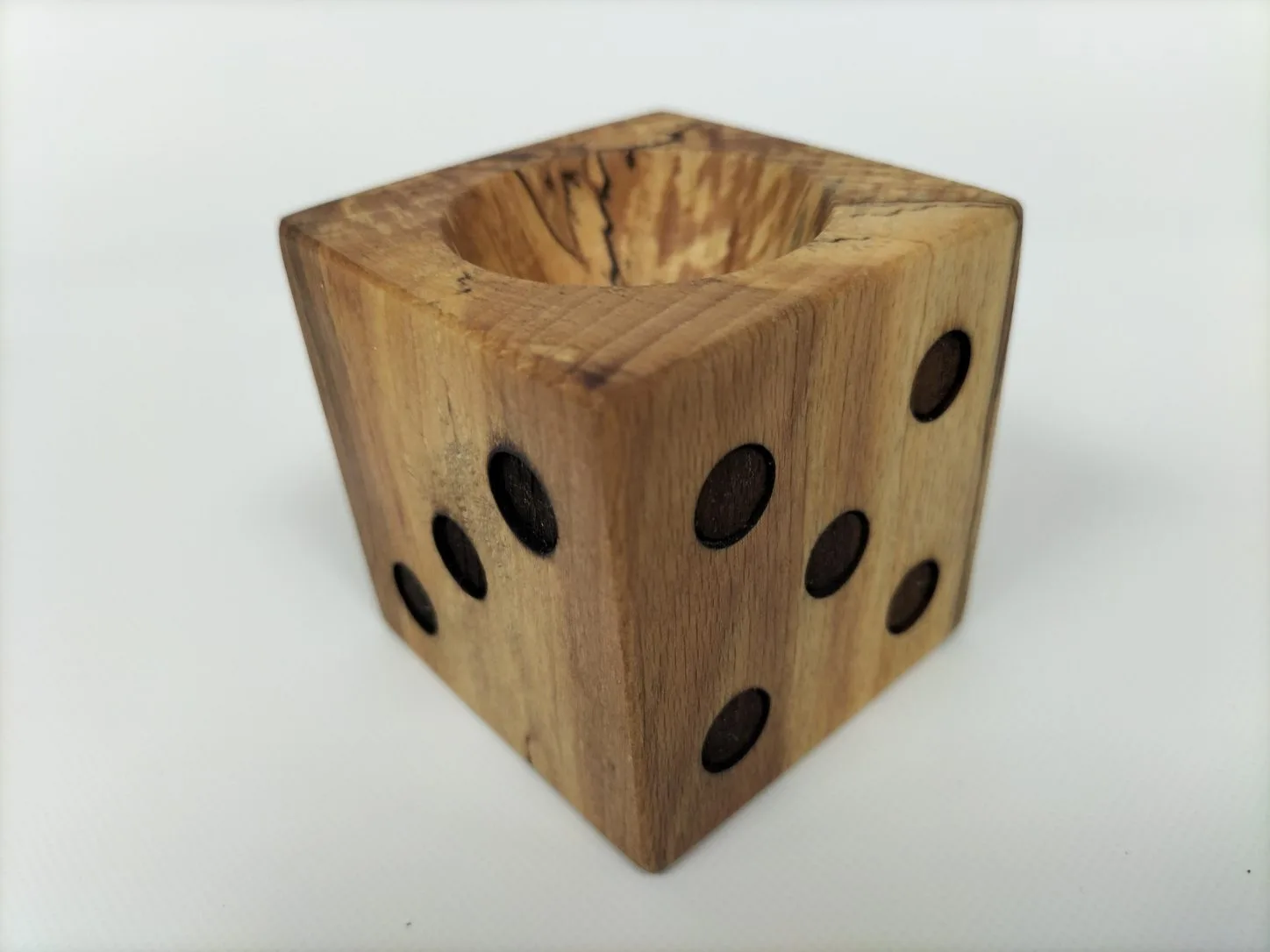 Coquetier « dé » en bois de cerisier, face 3 points — ANOZERLAB